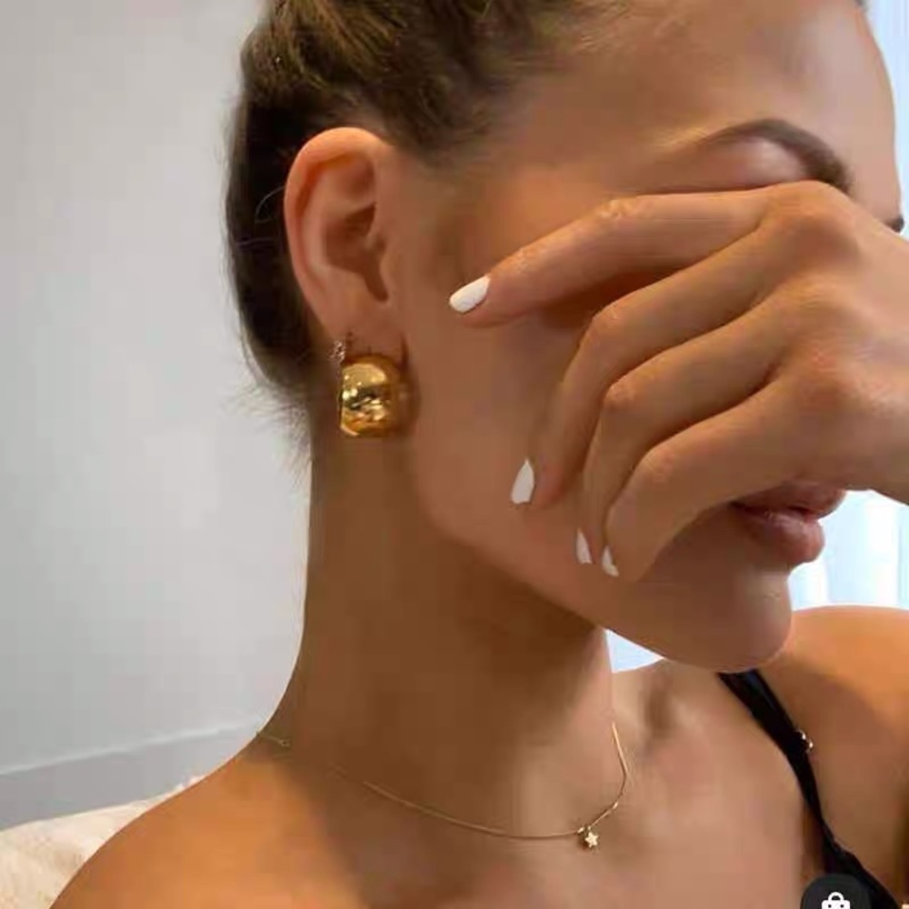 Minimalist 18K GP stainless steel hoop earrings - Picture 8 of 9
